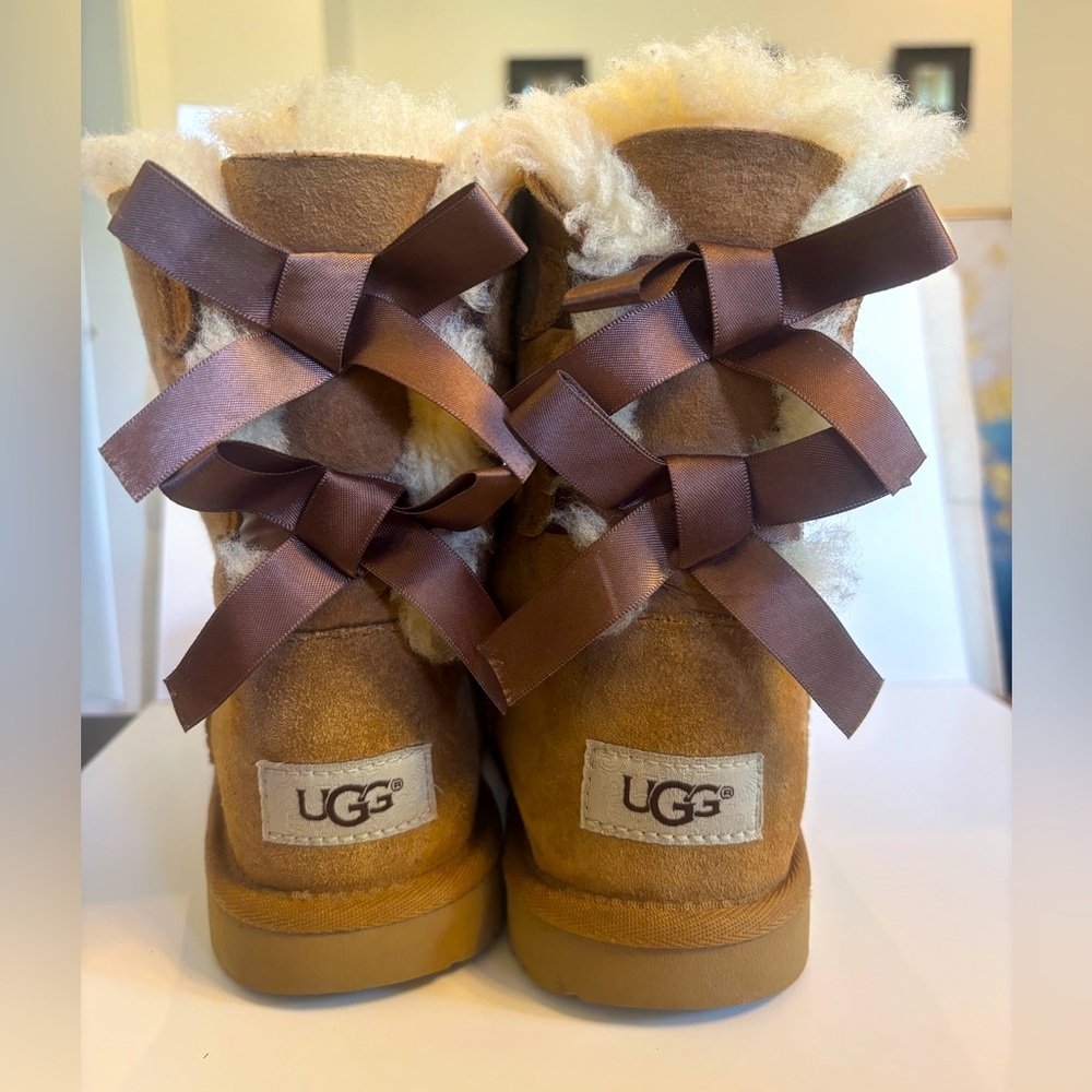 Used girls UGGS Bailey size 2